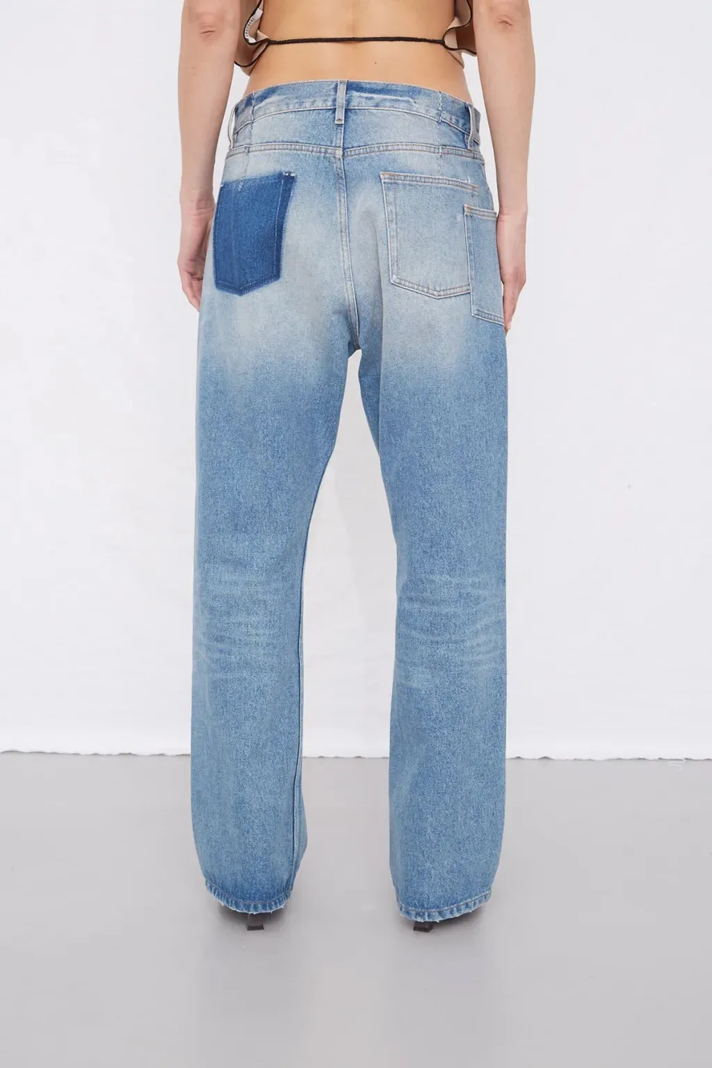 CUT-OUT LOW RISE STRAIGHT-LEG BOYFRIEND JEANS