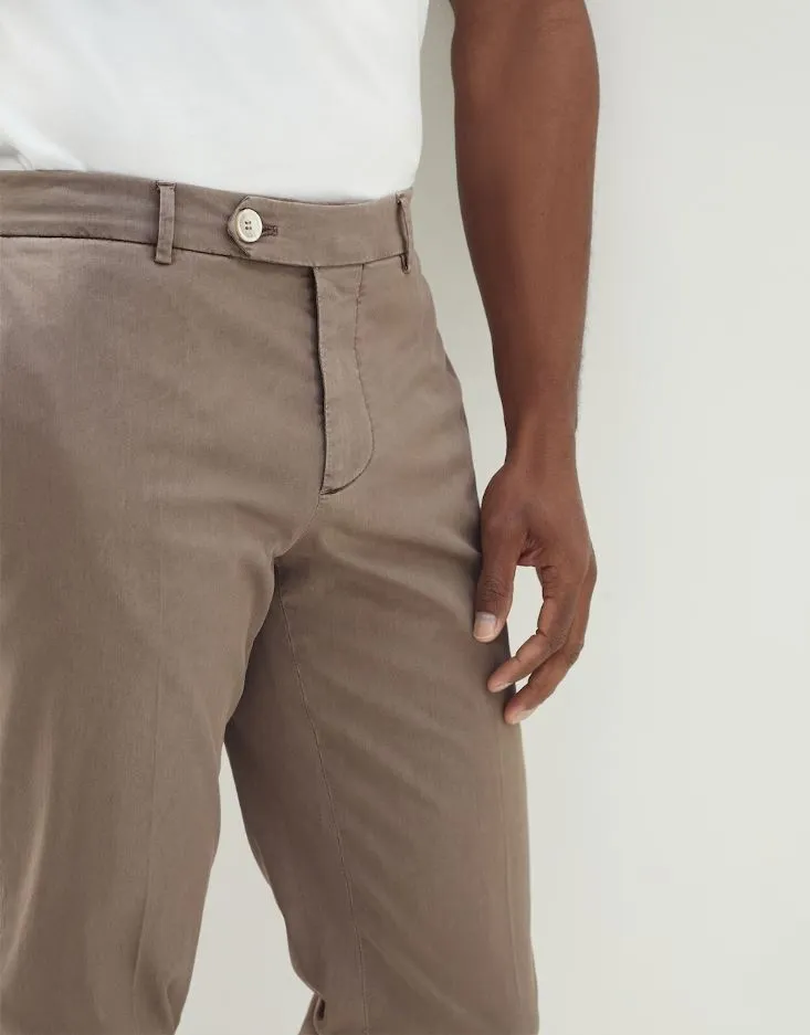 Garment-dyed Italian fit trousers | Brown