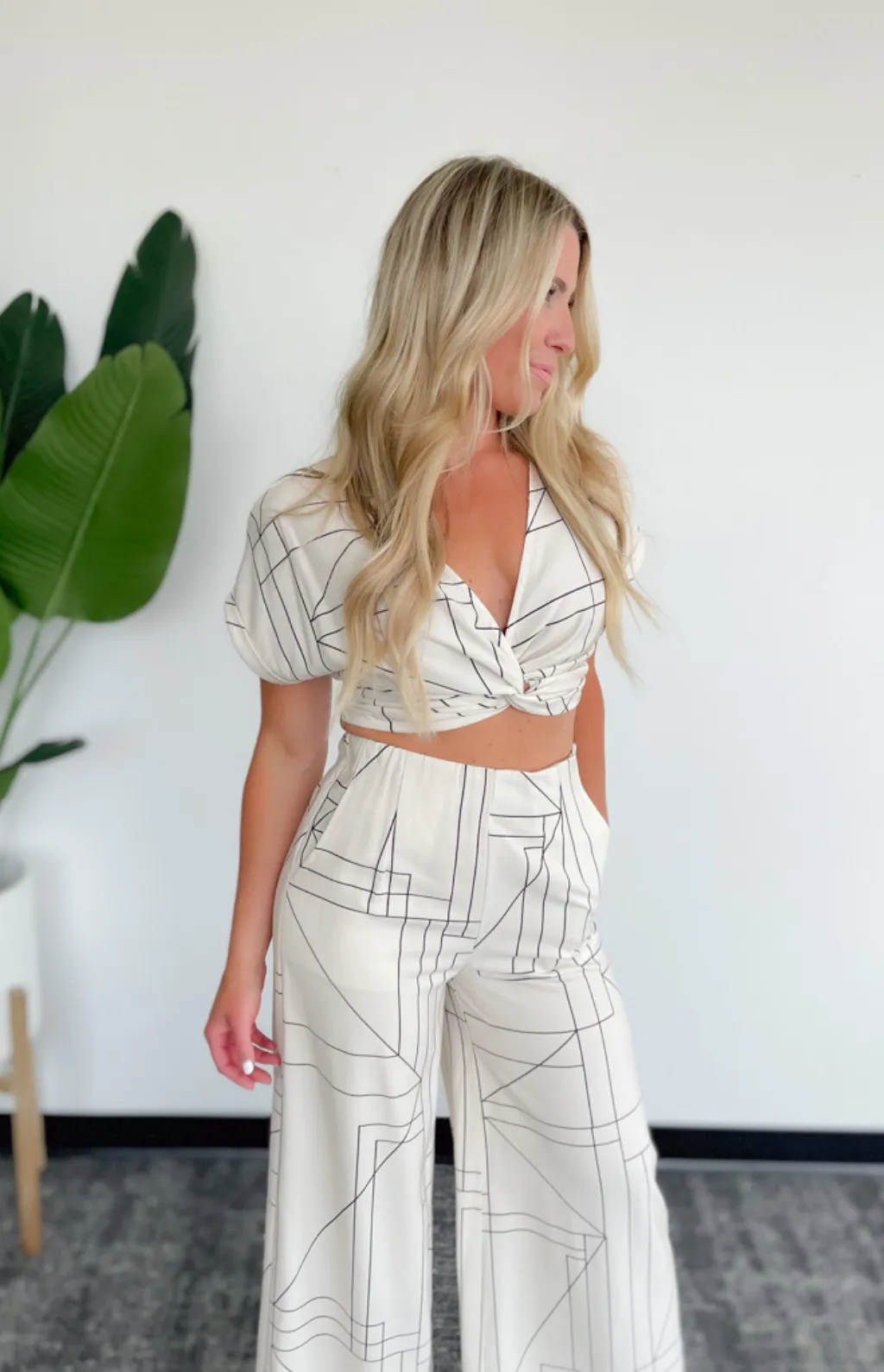 Gretchen Pattern Front Knot Crop Top