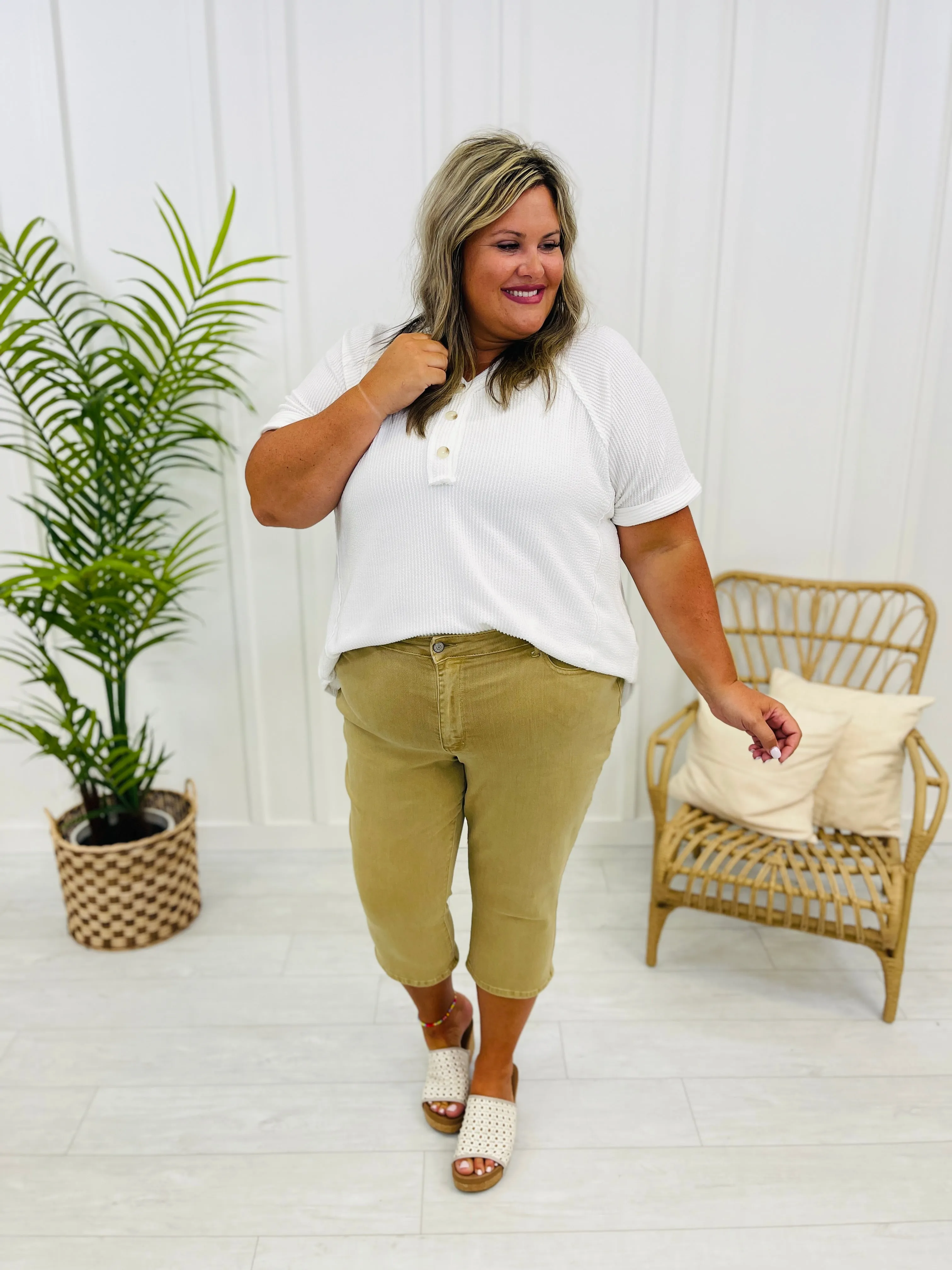 Judy Blue The Works Khaki Capris in Reg/Curvy