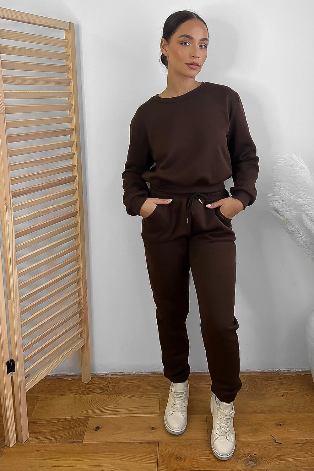 Minimalistic Cropped Sweatshirt And Trousers Tracksuit