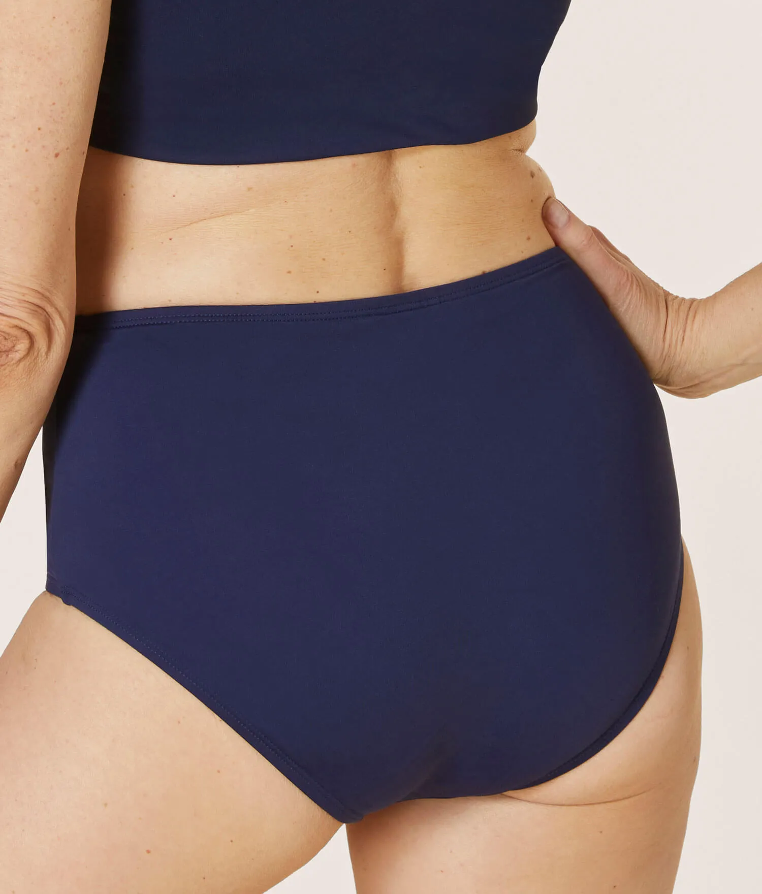 The High - Waisted Bottom - Flat - Navy