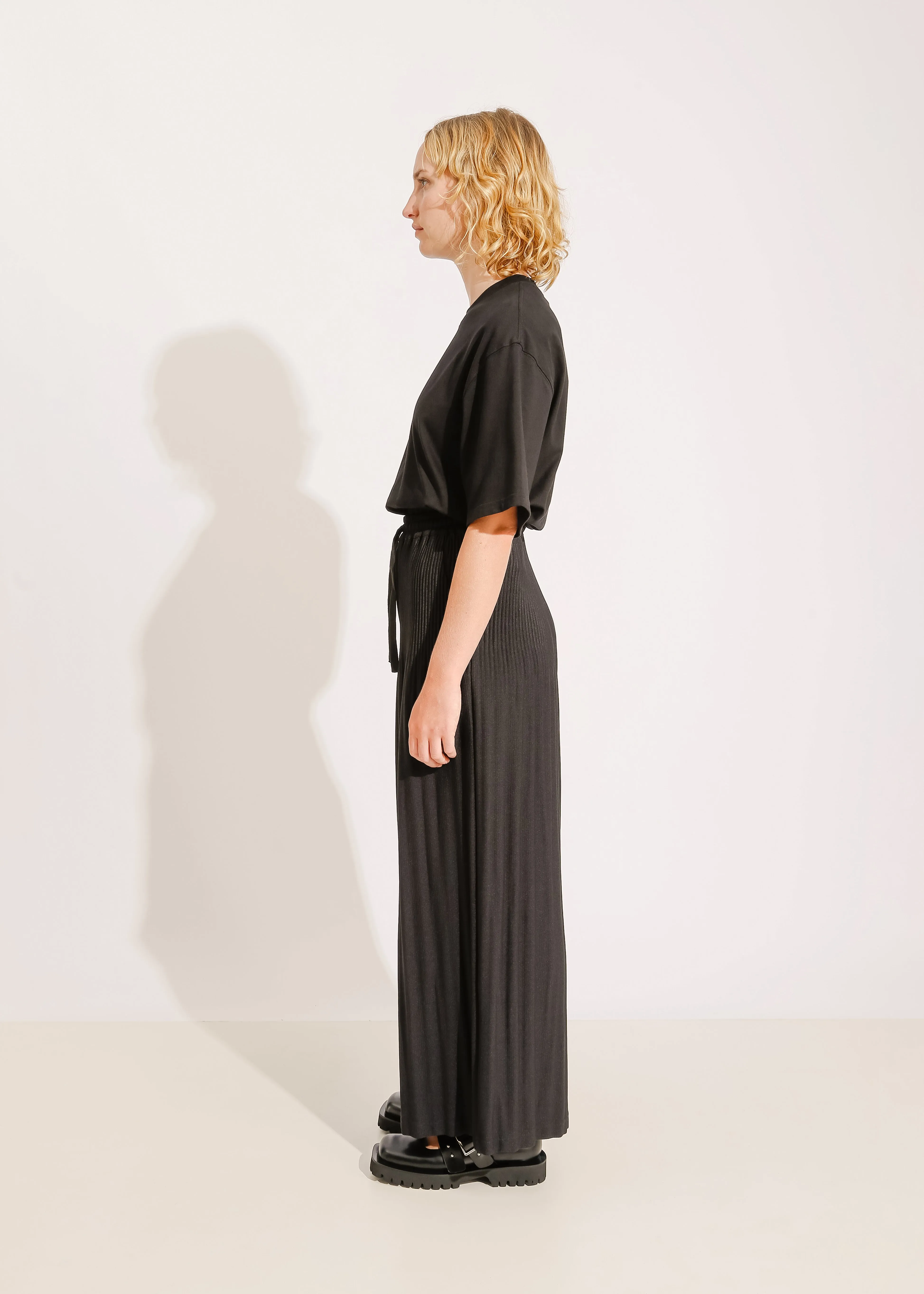 W24 | GEVA PLEAT PANT / BLACK