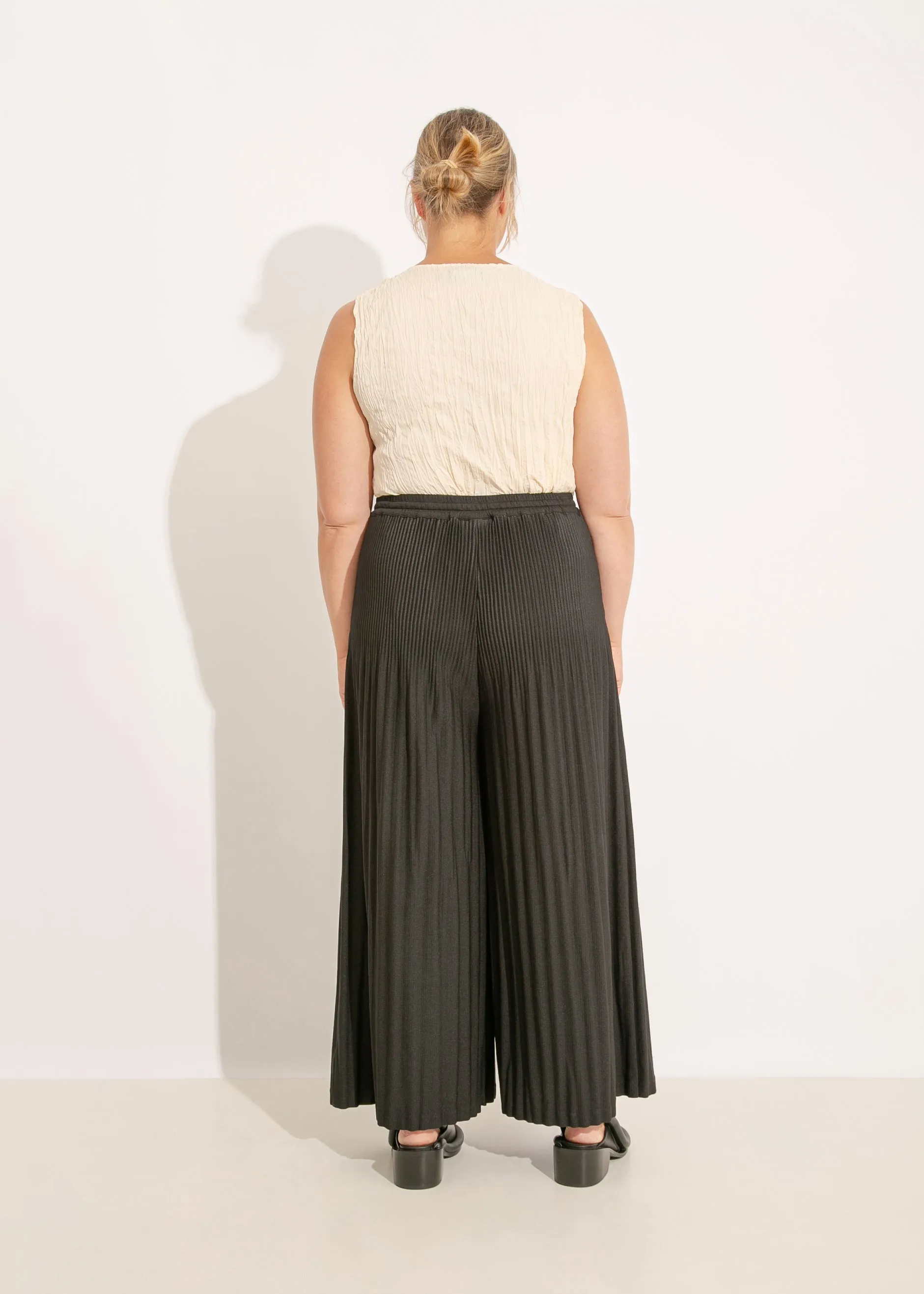 W24 | GEVA PLEAT PANT / BLACK